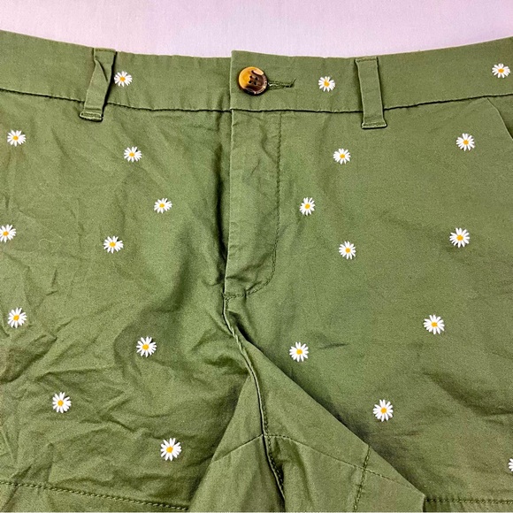 Old Navy Shorts Green daisy flower print Size 10 - Picture 4 of 10